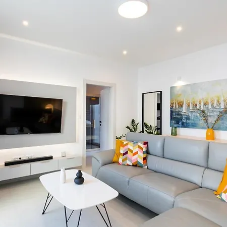 Villa Mon By Guide *