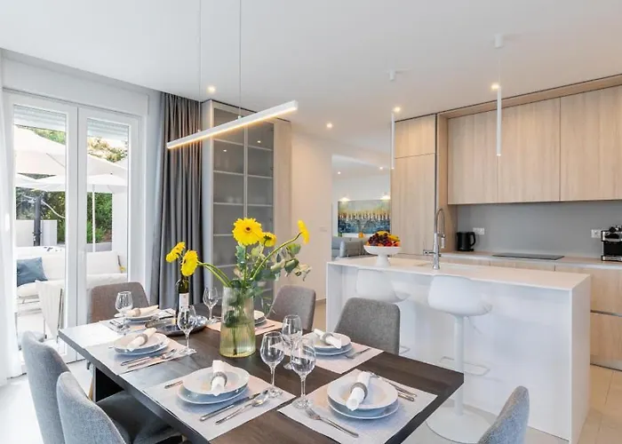 Mon By Guide * Blato (Korcula)