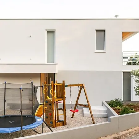 Mon By Guide Villa *