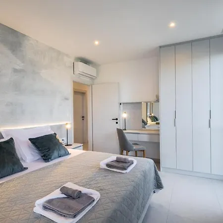 Villa Mon By Guide *