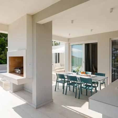 Villa Mon By Guide *