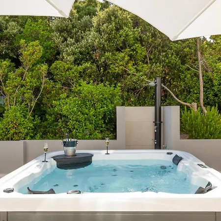 Villa Mon By Guide