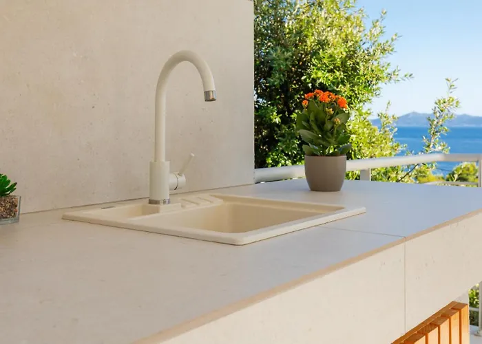Villa Mon By Guide