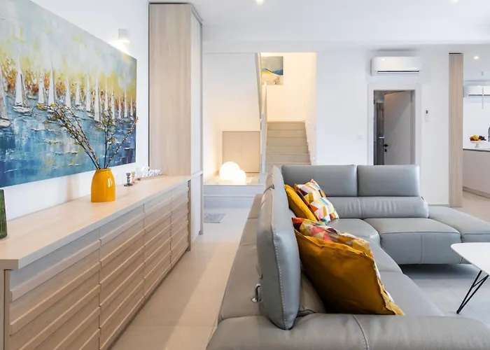 Mon By Guide Villa *