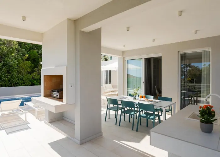 Villa Mon By Guide *