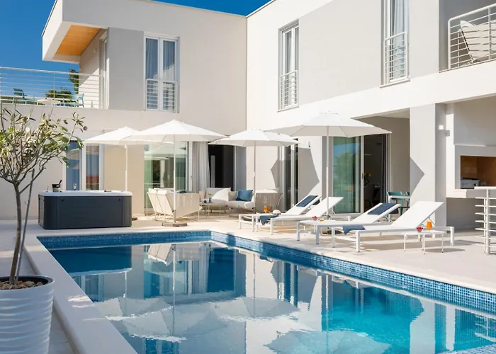Villa Mon By Guide